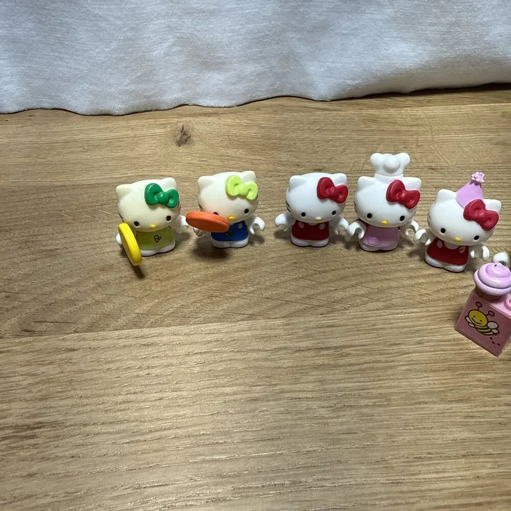 2011 Sanrio Mega Bloks Hello Kitty Mini Figure Lot Of 8 + Accessories Seen In Pi